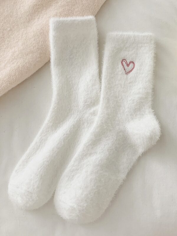 Varme Bløde Fuzzy Damesokker med Hjerte mønster, HVID