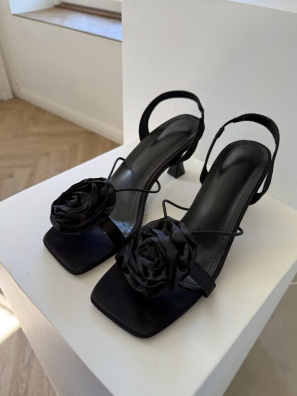 HOT-BLACK Stiletter Chicago med smuk blomst, Sort