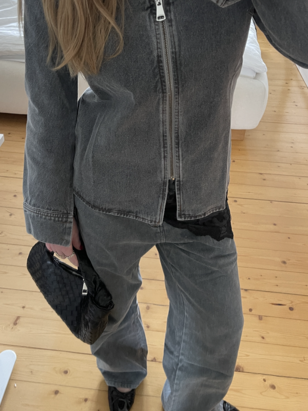 Sofia Buks med bred pasform og sløjfebånd foran, Grå