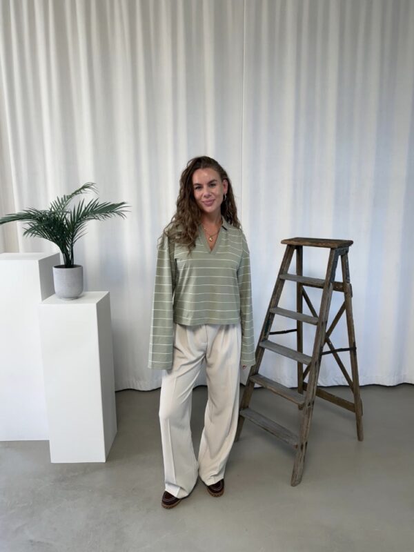 Lærke Polo i striber og åben hals - Grøn med striber