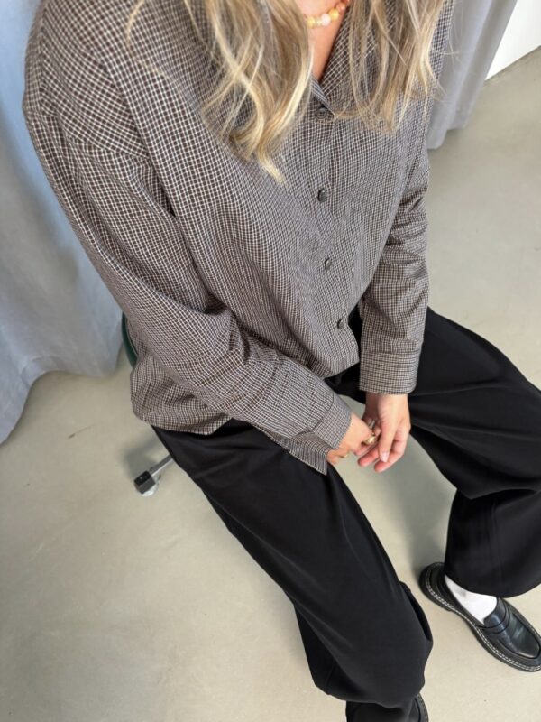 LILY cropped skjorte med ternet mønster - brun